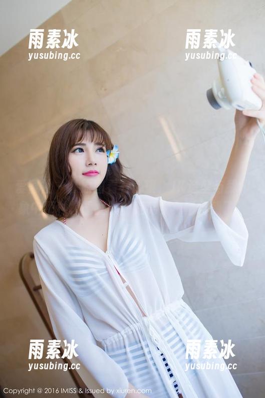 爱蜜社 - 从原图看石心琪，JK造型与我印象中那种校园女神的距离太具错位感了！