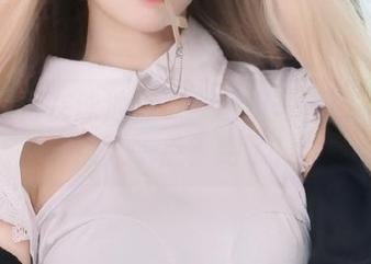 狐玖玖泡在泳池里……这组写真能不能再迷人一点？绝了！