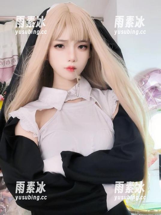 狐玖玖泡在泳池里……这组写真能不能再迷人一点？绝了！