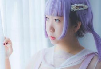 壁纸里的甜糖大魔王，瑜伽姿态真让人想多想……