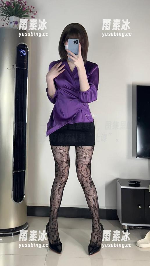 微密圈 - 一进教室就被吸引，图集里的白龙猫女好像在让我“上课”。