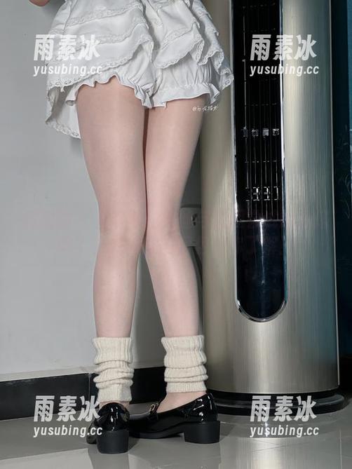 白龙猫女 微密圈 - 喜欢油光黑丝与大胆尝试的混搭吗?白龙猫女的图包助你了解!