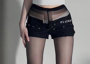 微密圈 – 有种魔力的白龙猫女，美脚在私房美图里仿佛活了过来！