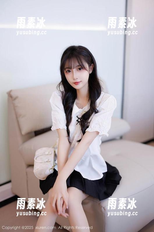 秀人网 - Jennifer小若的白丝舞动，写真图集里流露的每个姿态，都像一首无声的诗歌，在静谧中摇曳。