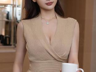 秀人网 – Lavinia肉肉的私拍，女孩！我猜你没见过这种组合