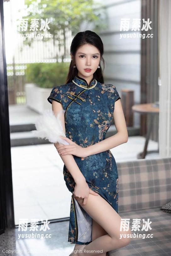 秀人网 - 养乐多DoDo与湖面反射：精选图集，旗袍迷离的灯光游戏