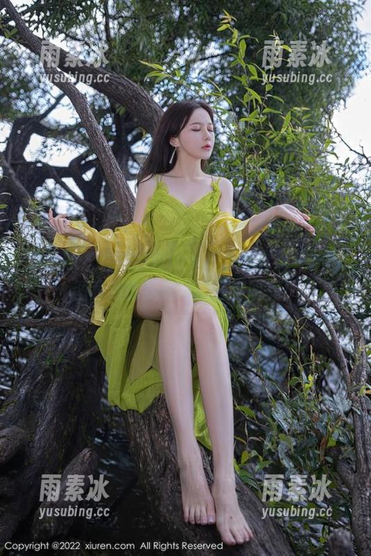 秀人网 - 周慕汐fairy户外写真集——原图竟然比我想象的还要明亮！