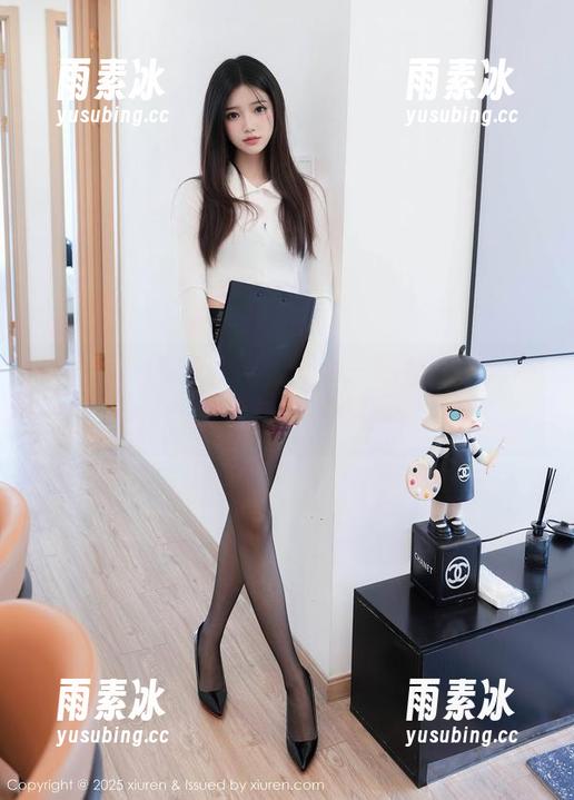 秀人网 - 周慕汐fairy——穿着礼服的那种优雅，私房美图宛如在偷懒的仙女。