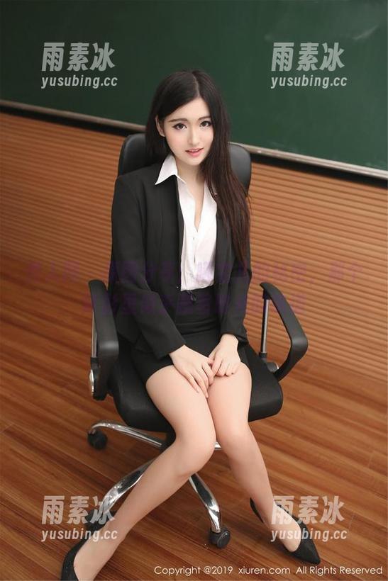 秀人网 - 原图分享：曦宝儿的秘密，那个背影里似乎藏着时光的味道