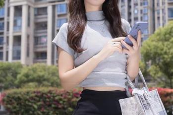 秀人网 – 让我们一起扯淡，萌白酱的花嫁套图更新会带来爱情吗？