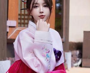 秀人网 – 你敢想象吗？颖仪baby的豹子气质与写真全集竟如此自然，完美的反差萌。