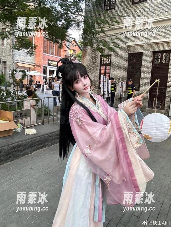 秋山AkI 新鲜出炉的图集!秋山AkI的秋之恋,轮廓也太迷人了吧。