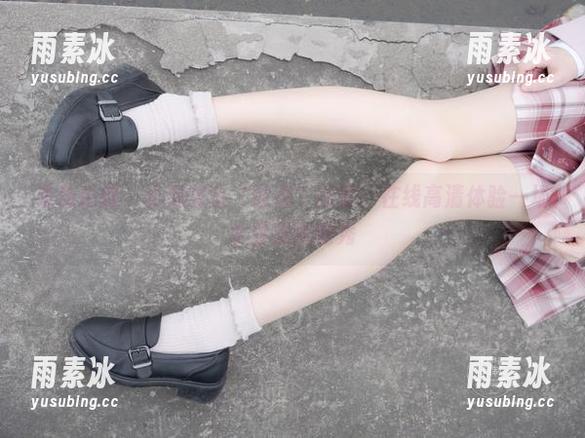 紧急企划 - 小恩独自“遨游”浴室：在线高清体验一场水雾迷离的秀