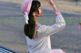 绮太郎泳装JK，最新图集，水面上隐隐荡漾的剪影
