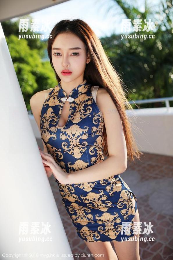 美媛馆 - 剩下的每一个视线只为那双秀腿，绮里嘉Carina在原图中轻松驾驭网袜，果然是个玩家。