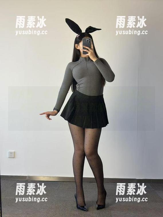 微密圈 - 看似温柔的粉色，其实暗藏玄机，美邵女Baby的写真就像一杯微醺的鸡尾酒