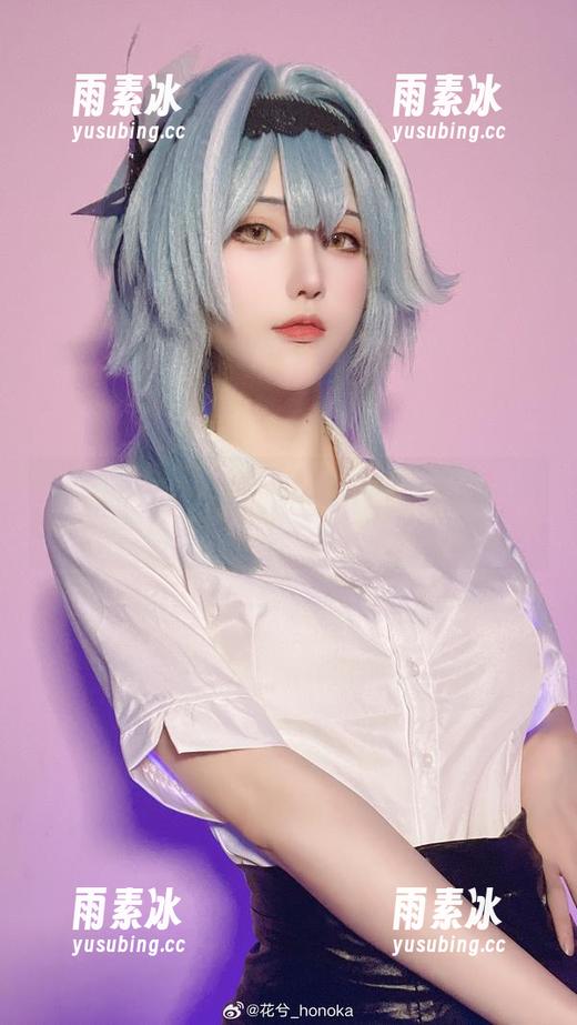 花兮_honoka最新的黑白套图，看完后让我有种站在黑白之间的错觉。