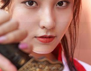 蜜桃社 – 真希的女友写真？脑海里突然冒出个幻影。