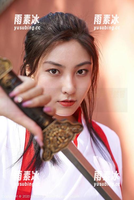 蜜桃社 - 真希的女友写真？脑海里突然冒出个幻影。