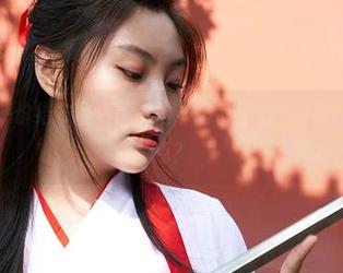蜜桃社 – 先评价结衣的短裤私拍，图包里的你，真的是“短缺”点？
