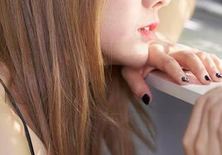 蜜桃社 – 当心，高清图片里的萌美Moemi校服有可能引发小骚动。