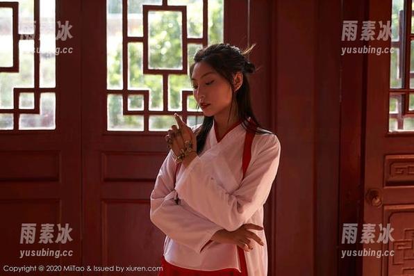 蜜桃社 - 被雪飞的旗袍作品美到，下载的需求越来越强烈！