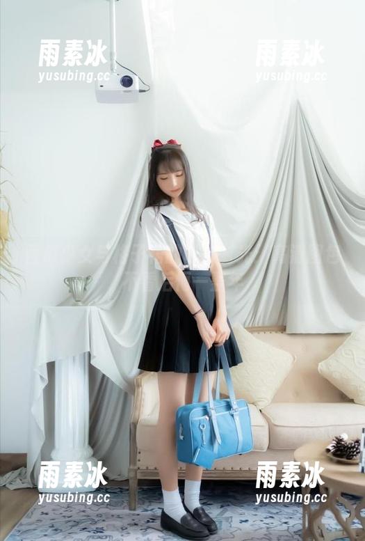 西瓜少女与格子裙的奇妙时光：高清图包不看后悔一整年
