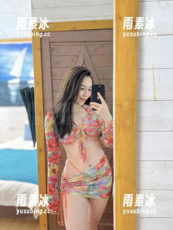 微密圈 - 铁锤姐姐的最新作品集——红色兔妹，这兔子太会换装了吧！