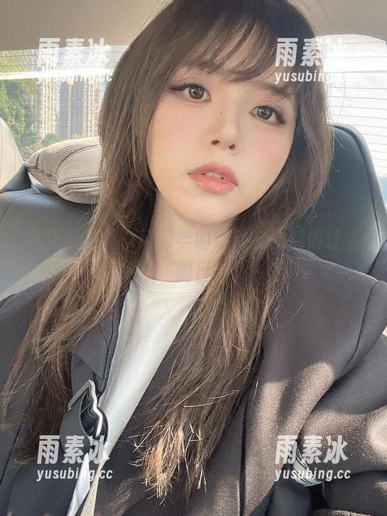 私照新高度，闪月半的运动套图都得让人侧目