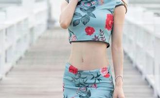 魅妍社 – 茉莉Molly和她的旗袍，可这背景搭配是在哪儿借来的？