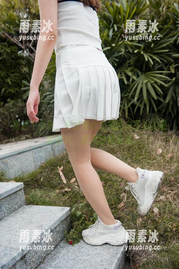 魔镜街拍 福利不停歇,牛仔裙小姐姐的魔镜街拍最新图片,画风独特得很