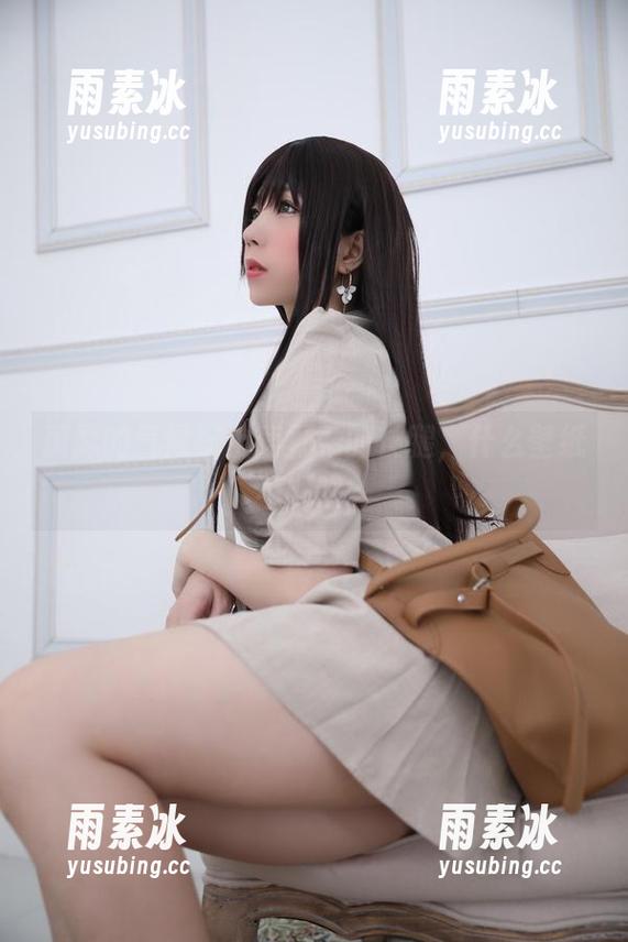 萧瑟的气候配上鹿野希的长腿，什么壁纸不顺眼？